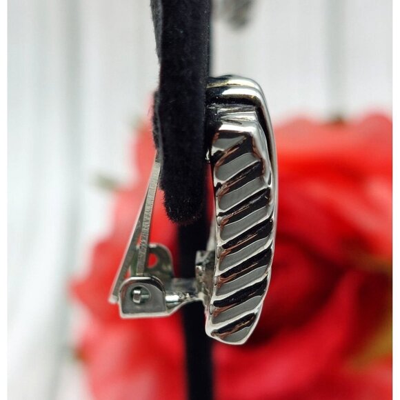 Great Silver Tone Textured Square Clip On Earrings Etched Mirrored CUTE .75" - Picture 9 of 11